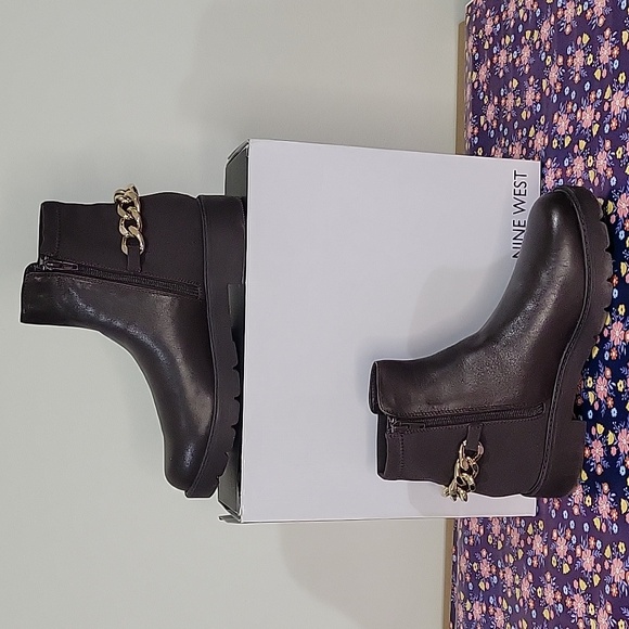 Nine West Brown Leather Ankle Boots with Gold Accent Chain Size 8.5 - Picture 2 of 5